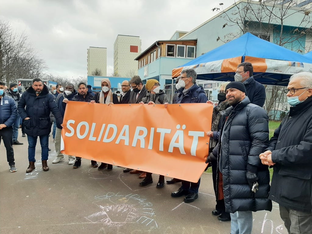 Vertreter verschiedener Religionen und aus der Stadtgesellschaft unterstrichen am Freitag ihre Solidarität mit dem Islamischen Kulturcenter.