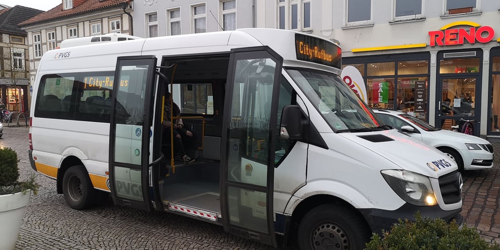 „Bitte Einsteigen!“ Die PVGS hofft nach „extrem“ eingebrochenen Fahrgastzahlen während der Corona-Krise, dass sich bald wieder mehr Menschen im Altmarkkreis dazu entschließen, mit dem Bus zu fahren.