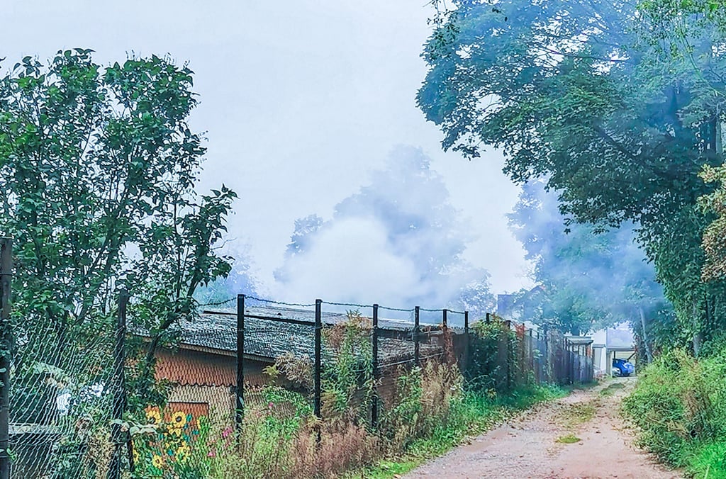 Eine dicke Rauchwolke aus der benachbarten Gartenanlage zog im vergangenen Herbst über Zeitz-Ost und führte dazu, dass das Geschwister-Scholl-Gymnasium Zeitz Haus II in der Käthe-Niederkirchner-Straße geräumt werden musste. Das ließ manchen umdenken in Sachen Verbrennen von Gartenabfällen.