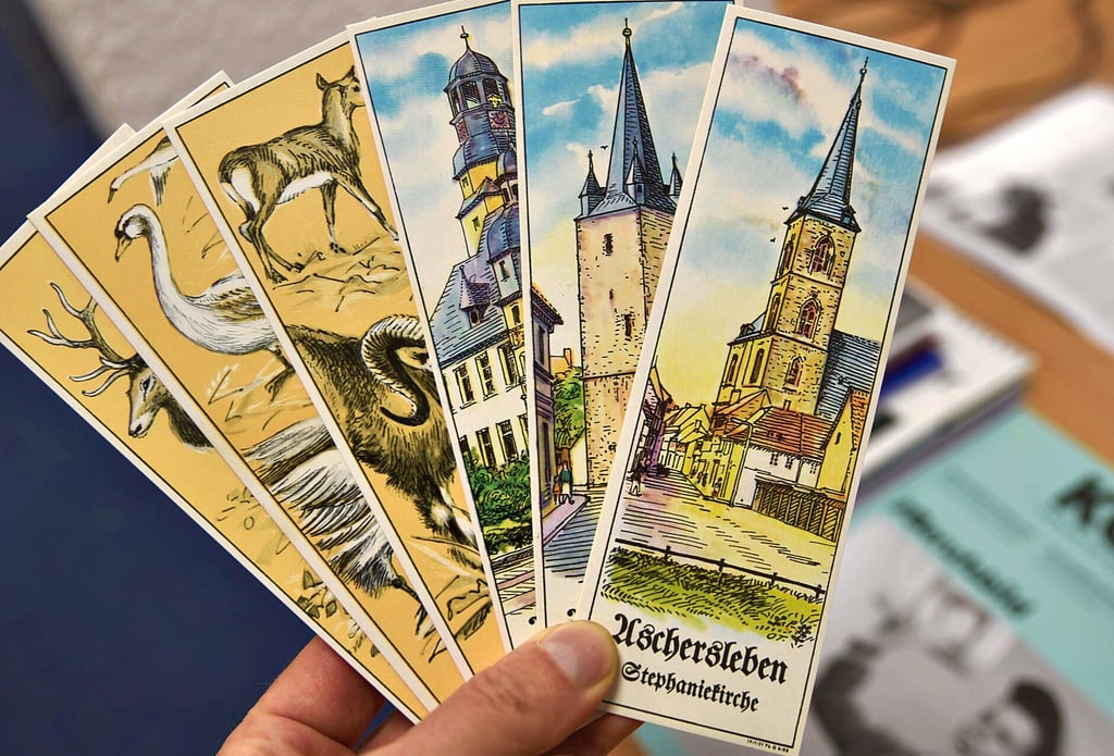 Alte Lesezeichen aus DDR-Zeiten wurden im Zoo gefunden und werden jetzt am Einlass verkauft - für 30 Cent pro Pack.