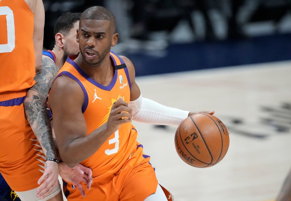 Chris Paul von den Phoenix Suns zieht zum Korb.