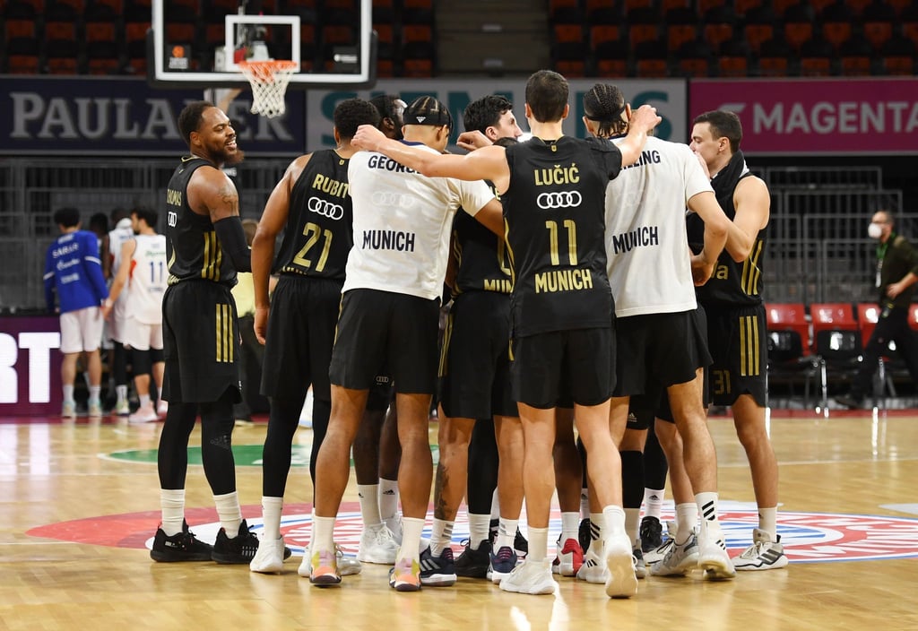 Haben daheim das Team aus Kaunas besiegt: Die Bayern-Spieler feiern mit einem Spielerkreis.