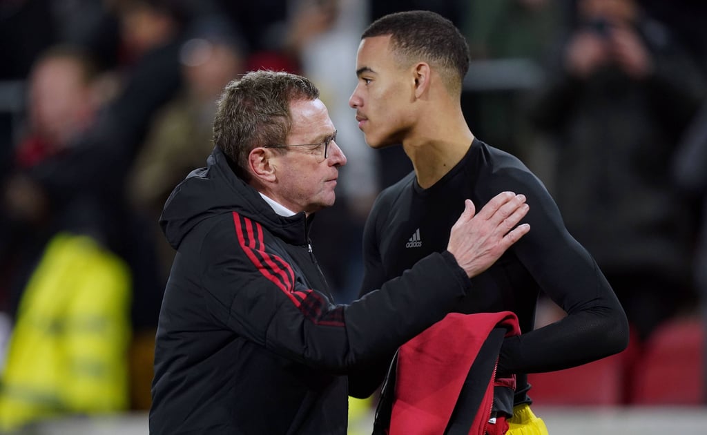 Manchester Uniteds Trainer Ralf Rangnick und Spieler Mason Greenwood