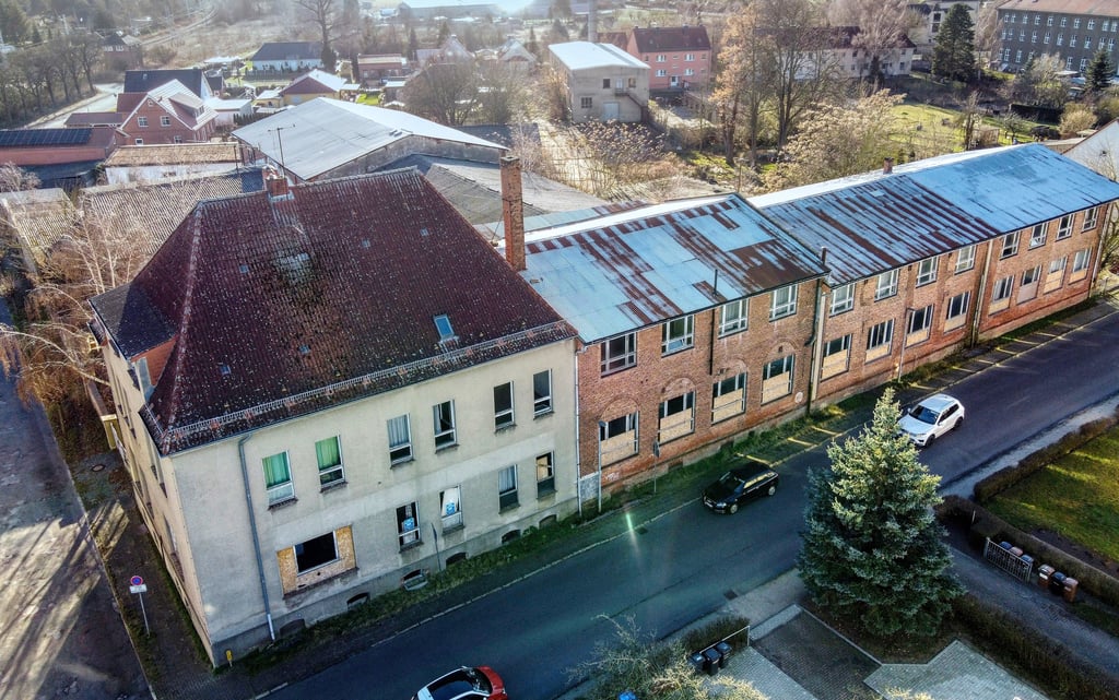 Blick auf den früheren Dienstleistungsbetrieb an der Erzberger Straße in Osterburg.