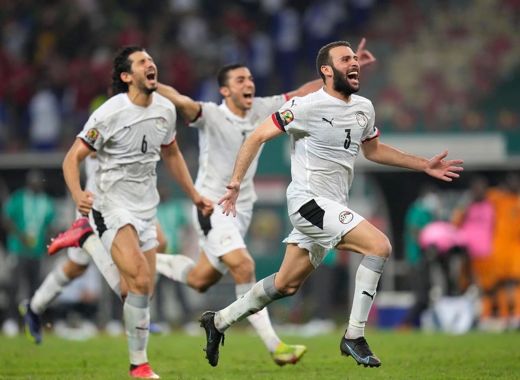 Ägyptens Spieler feiern den Sieg im Elfmeterschießen.
