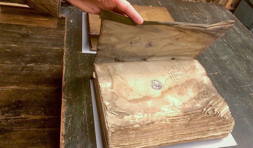 So sehen die wertvollen 500 Jahre alten Bände aus.