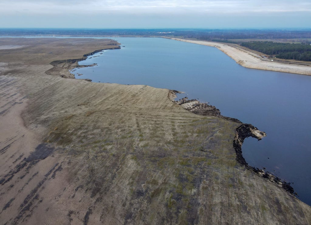 Lange Zeit diente die Landschaft dem Bergbau. Bald soll der künftige Cottbuser Ostsee für den Wassertourismus genutzt werden.