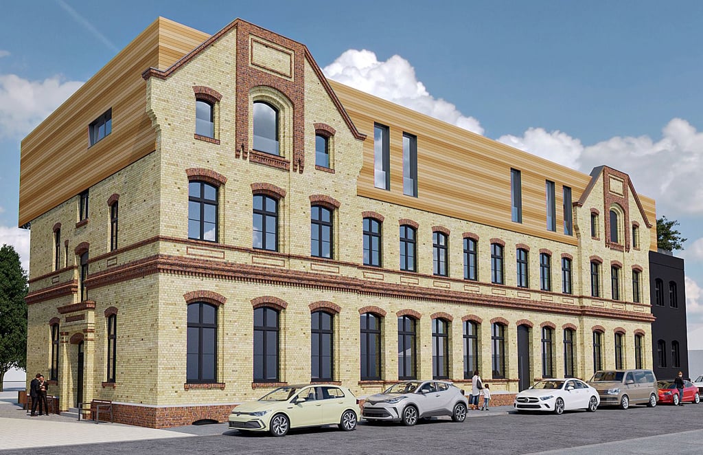 Das als Molkerei vor fast 150 Jahren gebaute Haus an der Stresemannstraße 6b und c in Magdeburg wird saniert. Hinter den Giebeln zur Straßenseite hin entstehen neue Wohnungen im Staffelgeschoss.
