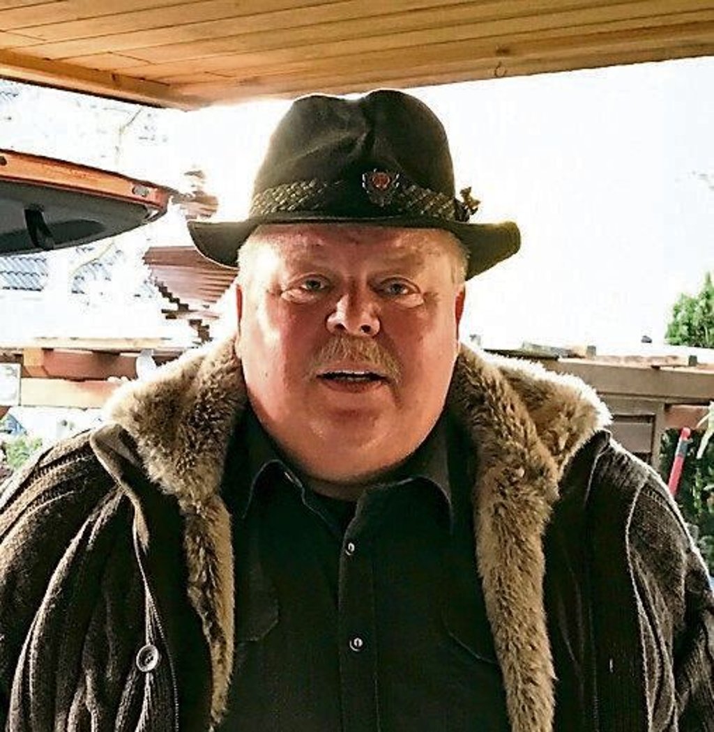 Kreisjägermeister Michael Mitsching sagt: „Das Schicksal eines Försters ist es, dass er Wald pflanzt für die übernächste Generation“.