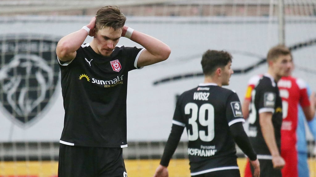 Sören Reddemann und der Hallesche stecken nach der Niederlage in Kaiserslautern noch tiefer im Abstiegskampf.