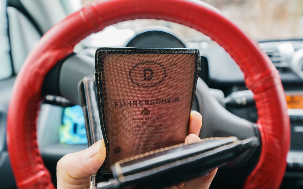 Für Besitzer von Papierführerscheinen derGeburtsjahrgänge 1953 bis 1958 steht ein Umtausch an. Im Landkries Stendal dauert das derzeit etwas länger.