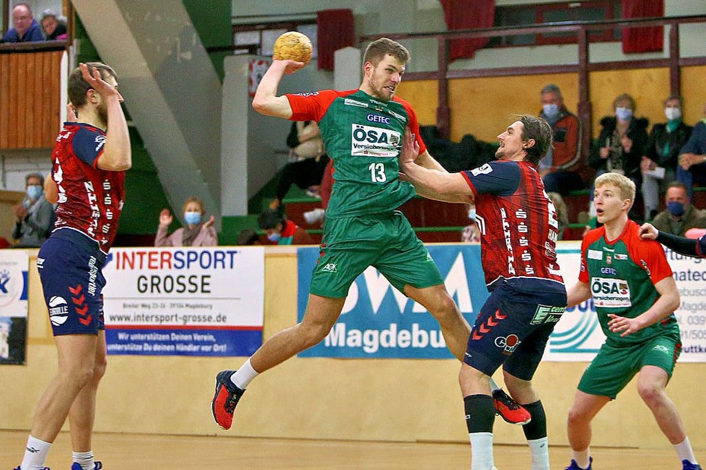 Youngster Ole Schramm (am Ball) erzielte drei Tore beim Heimsieg gegen den HC Burgenland.