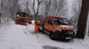 Aufgrund des Wintereinbruchs im Oberharz bei Elbingerode sind mehrere Straßen wegen Glätte gesperrt. Außerdem blockieren aufrund des Sturms noch immer Bäume einige Wege.