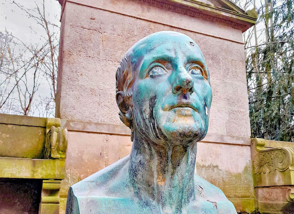 Die Bronzebüste von Friedrich Gottlieb Klopstock im Quedlinburger Brühlpark – vor ihrer Demontage,