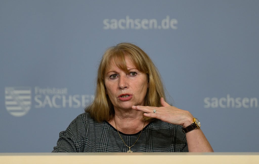 Die Sozialministerin von Sachsen, Petra Köpping (SPD), spricht während der Kabinettspressekonferenz in der Sächsischen Staatskanzlei.