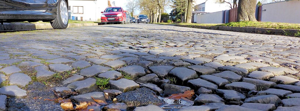 Dieser marode Abschnitt der Schulzenstraße soll dank des Hochwasserschaden-Programms demnächst saniert werden.