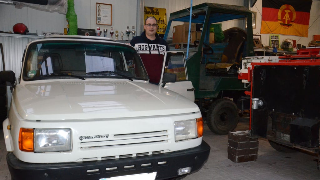 Ronny Schönberg nutzt den Wartburg 1.3, Baujahr 1989, für alltägliche Fahrten. Dieses Fahrzeug gehört der modersten Wartburg-Baureihe an.
