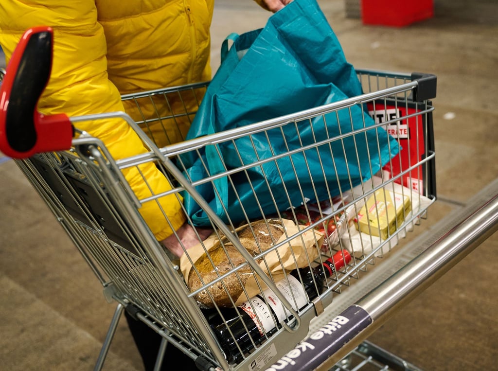 Die gestiegenen Preise für Lebensmittel, Energie und Co. bringen in Deutschland etwa jeden Neunten in existenzielle Nöte. Das hat eine Umfrage im Auftrag der Postbank ergeben.
