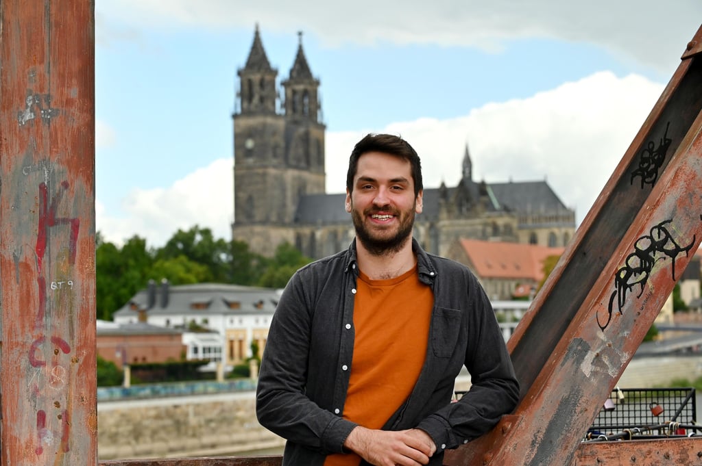 Urs Liebau zog 2019 als jüngstes Mitglied für die Grünen in die Magdeburger Ratsversammlung ein. Jetzt kandidiert er in Niedersachsen um ein Landtagsmandat.