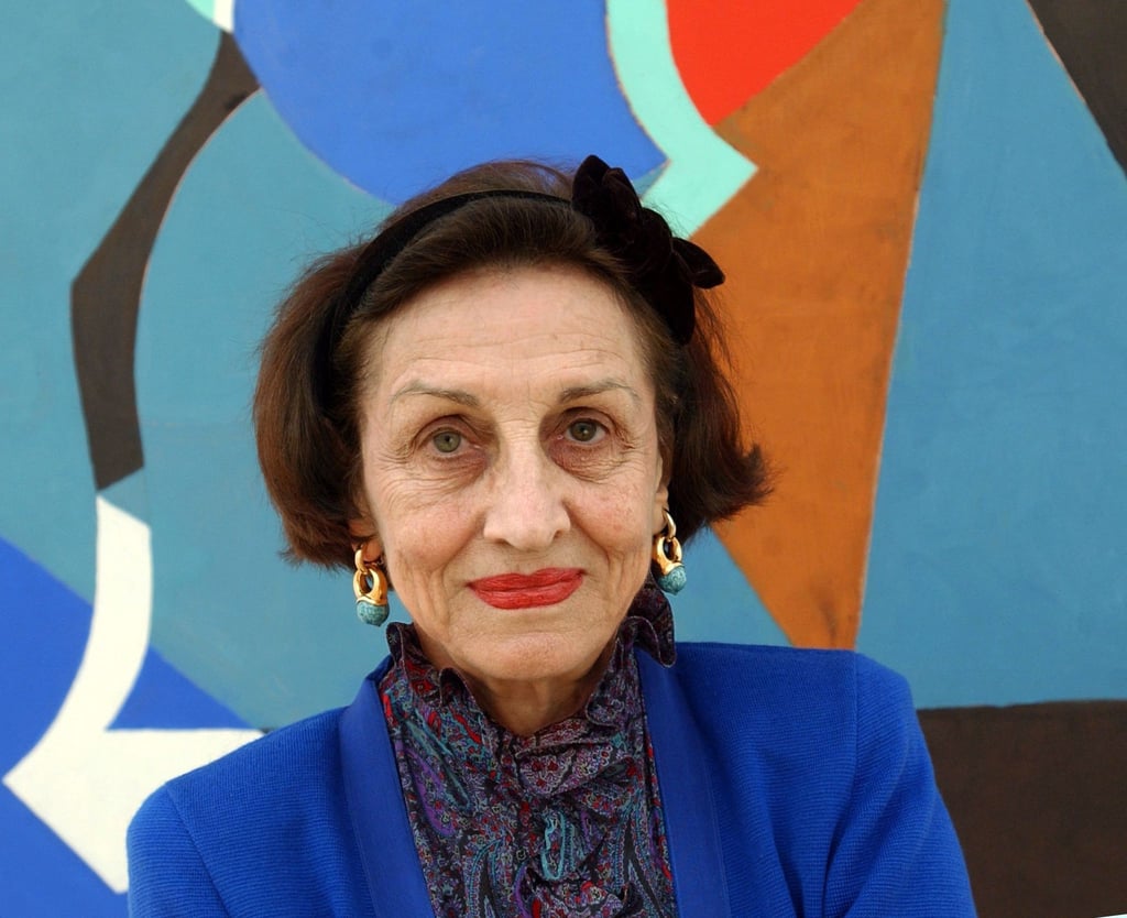 Malerin und Schriftstellerin Francoise Gilot steht in den Kunstsammlungen vor ihrem Bild „Night Sky“ aus dem Jahre 1999.