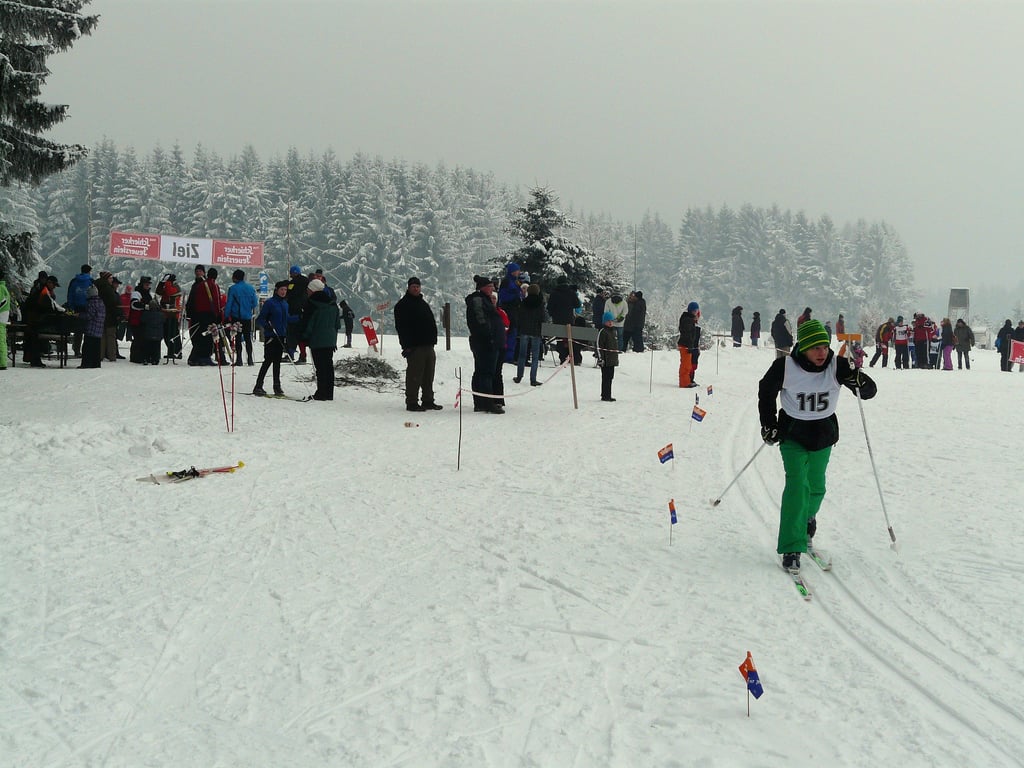 Noch regelmäßig finden in Benneckenstein Wettkämpfe im Skilanglauf statt wie der Oberharzer Grenzlauf oder die Landesjugendspiele, wie hier ein Foto aus dem Jahr 2012 zeigt.