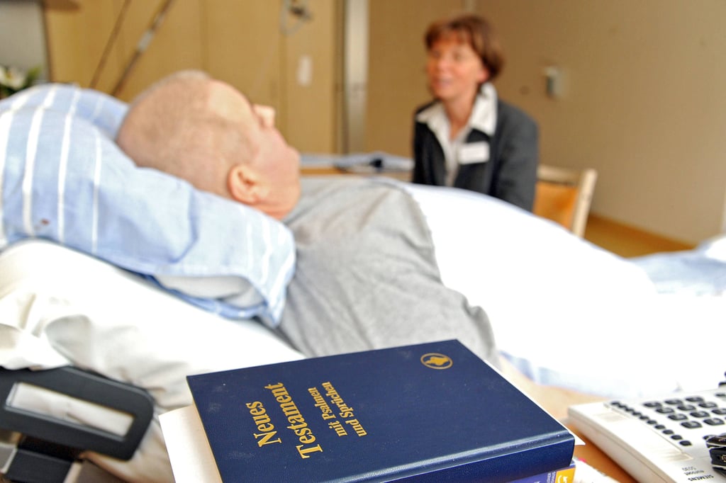 Isolation und Ängste: In der Pandemie suchen mehr Patienten Kontakt zu Klinikseelsorgern.