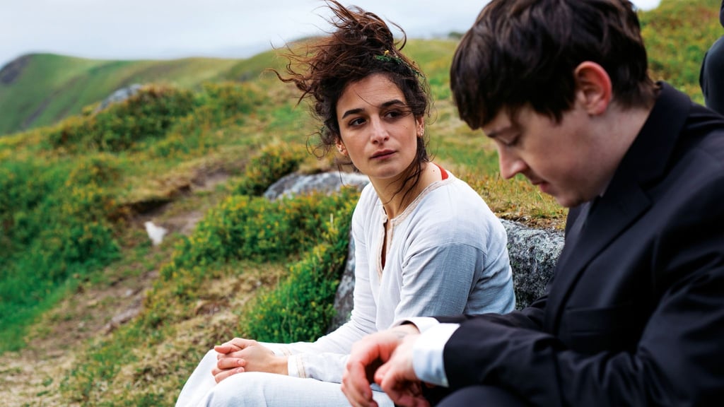 Jenny Slate als Frances und Alex Sharp als Yasha in einer Szene des Films „The Sunlit Night“.