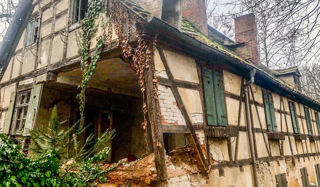Hier fällt jahrhundertealte Geschichte in sich zusammen: Die ehemalige Hanfmühle in der Steintorvorstadt stammt aus dem Jahr 1677.