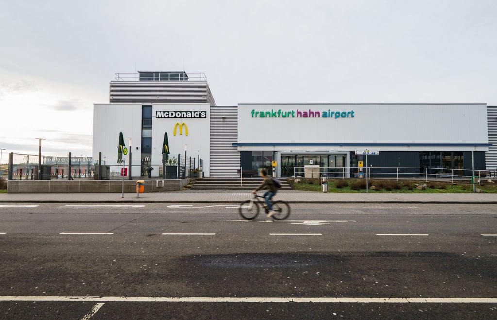 Der Airport Hahn hatte bereits im Oktober 2021 Insolvenz angemeldet. Nun begann das offizielle Insolvenzverfahren.