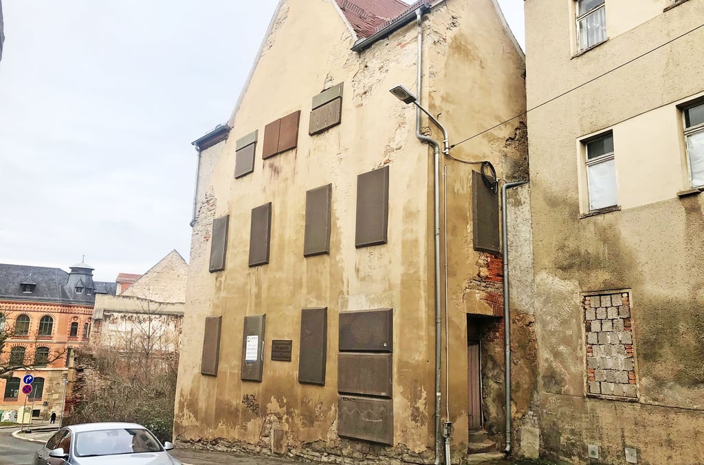 Zu den Gebäuden, die eine Bedeutung für Zeitz haben, leersehen und zunehmend verfallen, gehört auch das Baensch-Haus.