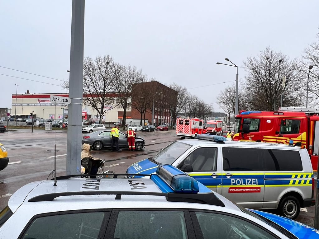 Unfall an der Junkersstraße in Dessau
