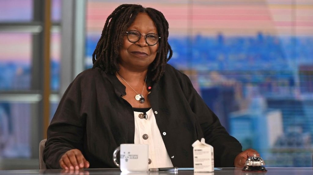 Die US-Schauspielerin Whoopi Goldberg ist nach Kritik an Äußerungen zum Holocaust während einer TV-Sendung vorübergehend von ihrem Arbeitgeber ABC suspendiert worden.