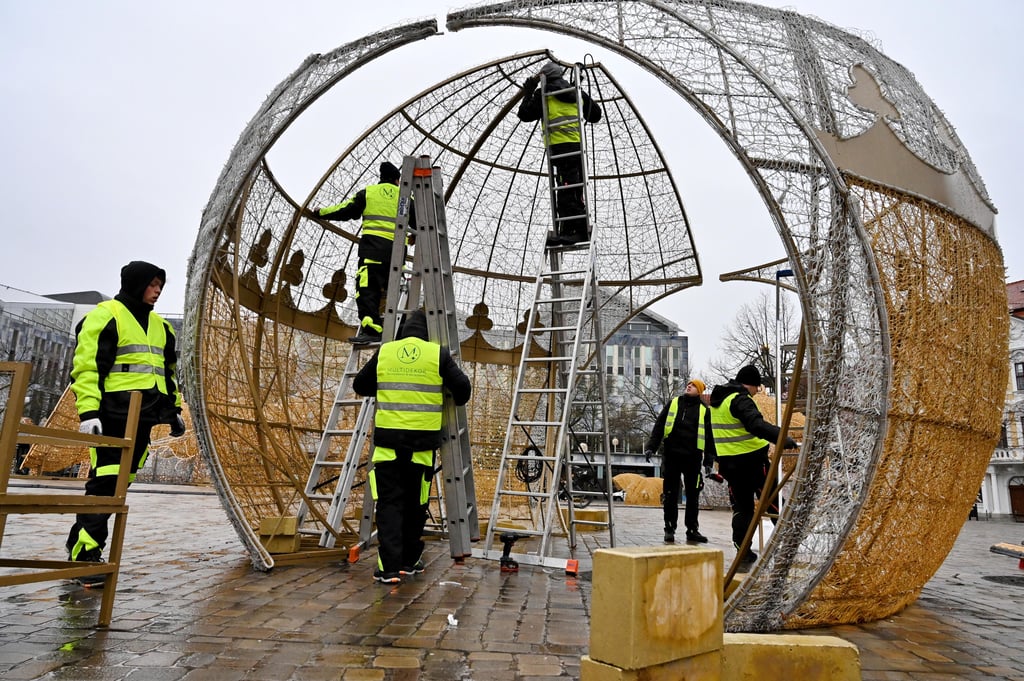 Die Magdeburger Lichterwelt, hier auf dem Domplatz, wird wieder abgebaut.