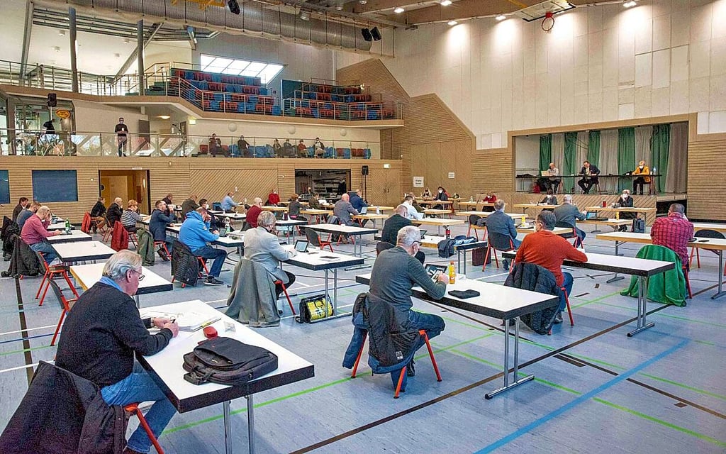 Der Stadtrat tagte am Mittwoch in der Elbe-Rossel-Halle in Roßlau.