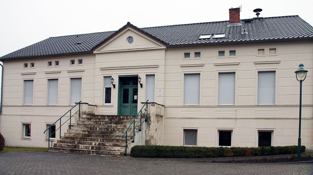 Dorfgemeinschaftshaus Jerchel: Das größte Problem ist seit Jahren die sich auflösende Treppe.