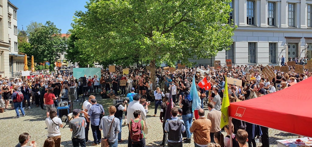 Proteste an der Uni Halle im Sommer 2021. Schon damals standen die Sparpläne erstmals im Raum.