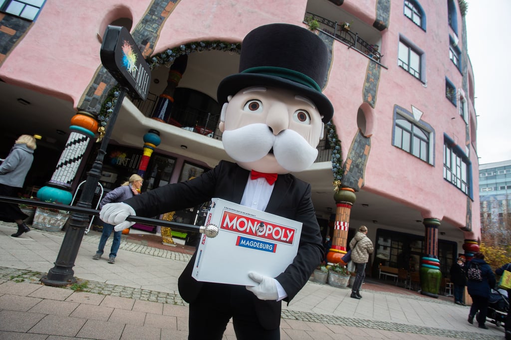 Die Monopoly Edition Magdeburg ist ein gemeinsames Projekt der Zwickauer polar|1 GmbH und des Düsseldorfer Spieleverlags Winning Moves, des weltweit größten Lizenznehmers von Hasbro, Hersteller von Monopoly.