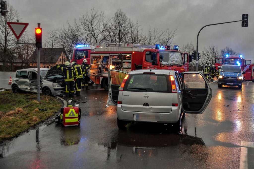 Am Ortsausgang von Wanzleben: An der Einmündung in die B 246 kam es am 1. Feburar 2022 zu zwei zum Teil schweren Unfällen.