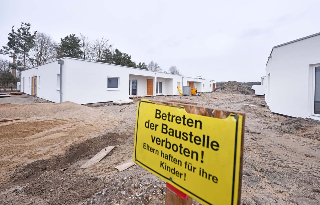 Noch ist vor allen Dingen im Außenbereich des Wohnparks in Gröbern viel zu tun. Laut Bauherr liegt man jedoch weitgehend im Zeitplan.
