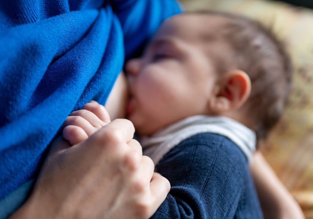 Laut Mediziner können Frauen, die mit Covid-19 infiziert sind, das Virus nicht über die Muttermilch übertragen.