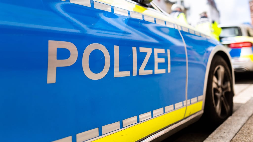 In Gommern hat die Polizei ein Hakenkreuz gefunden.