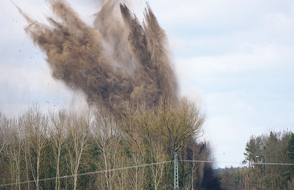 Der Kampfmittelbeseitigungsdienst musste 2016 schon einmal Fliegerbomben zwischen Wittenberge und Perleberg, hier bei Breese, sprengen. Am 10. Februar 2022 könnte es wieder so weit sein.