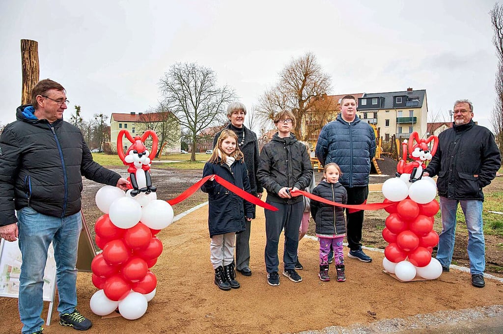 Der feierliche Banddurchschnitt.
