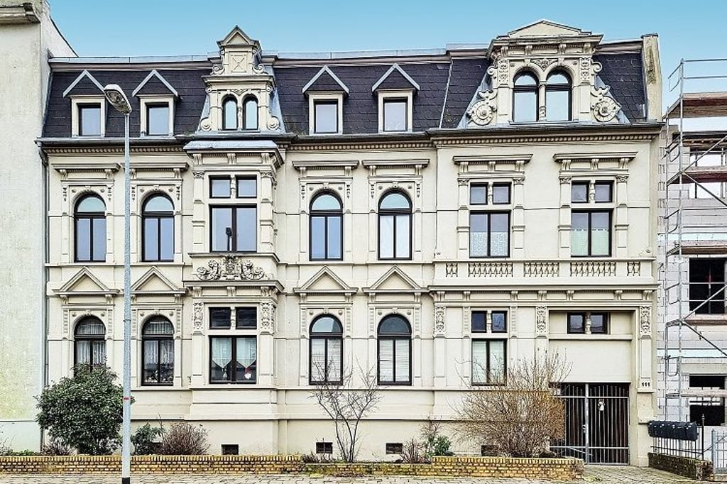 Denkmalg. Mehrfamilienhaus in Köthen (Anhalt) / Mindestgebot 350.000 Euro