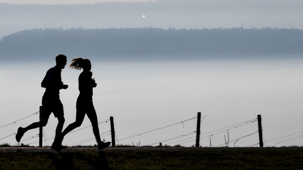 Joggen bietet sich als Sport für Einsteiger und Fortgeschrittene an.