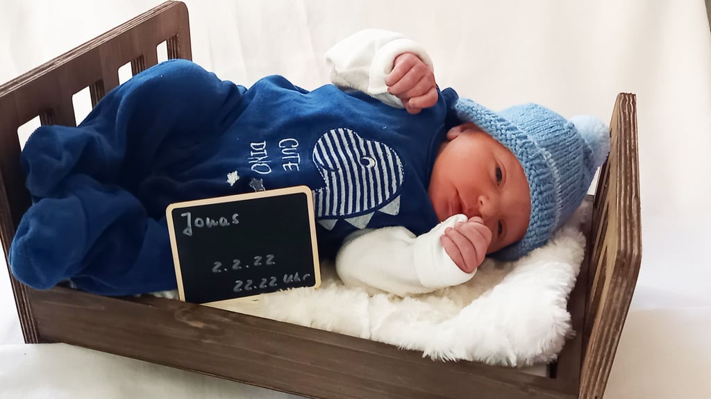 Seine Glückszahl ist die Zwei: Jonas kam am 02.02.2022 um 22.22 Uhr im Gardelegener Altmark-Klinikum zur Welt.
