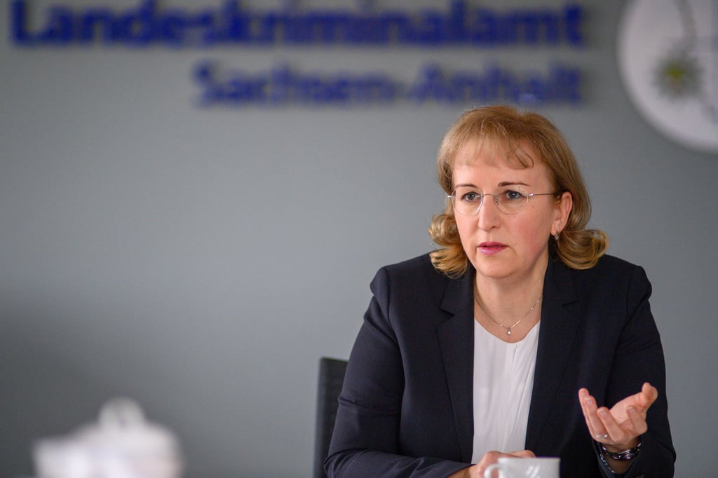 Birgit Specht, Direktorin vom Landeskriminalamt Sachsen-Anhalt, während eines Interviews mit der Deutschen Presse-Agentur.