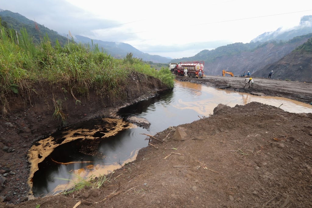 Nach heftigen Regenfällen war Ende vergangener Woche bei einem Erdrutsch in der Region Piedra Fina in der Provinz Napo eine Pipeline des Energiekonzerns OCP leckgeschlagen.