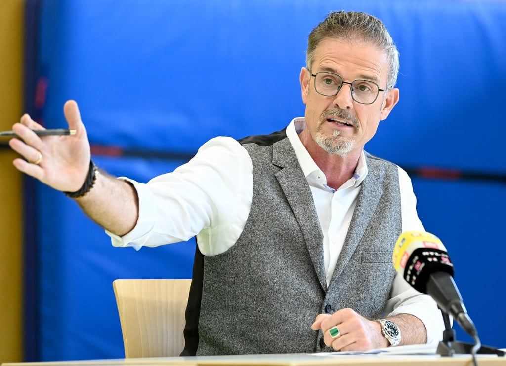 Der Moderator Michael Antwerpes.