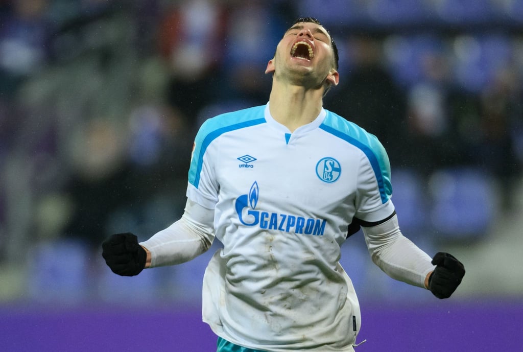 Schalkes Marvin Pieringer jubelt nach seinem Tor zum 5:0 in Aue.